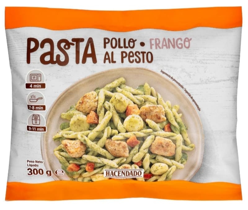 Pasta con pollo al pesto