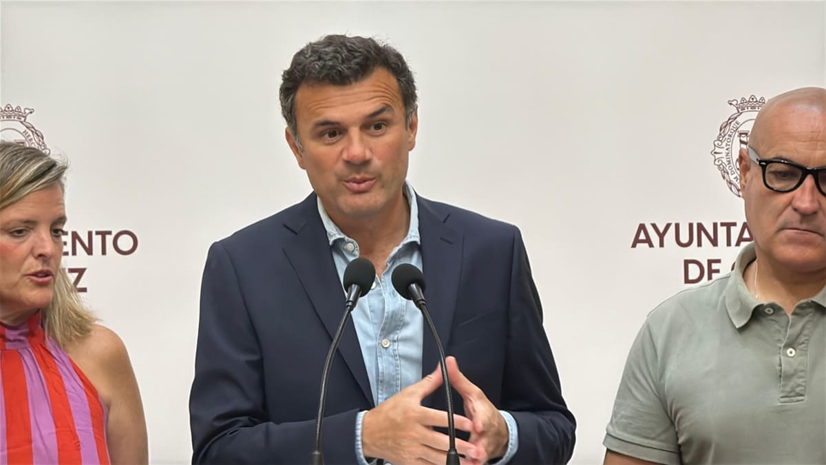 García, durante su atención a los medios | C.G.