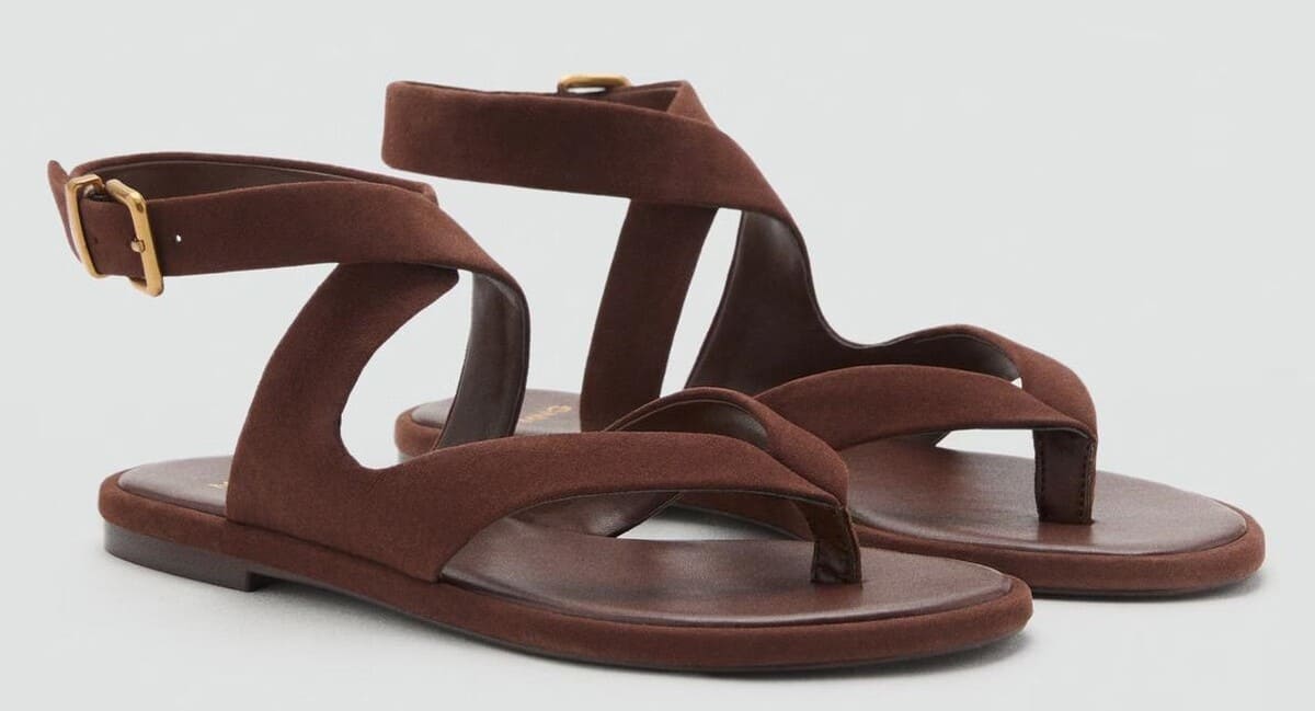 Sandalia de tiras con acabado de ante