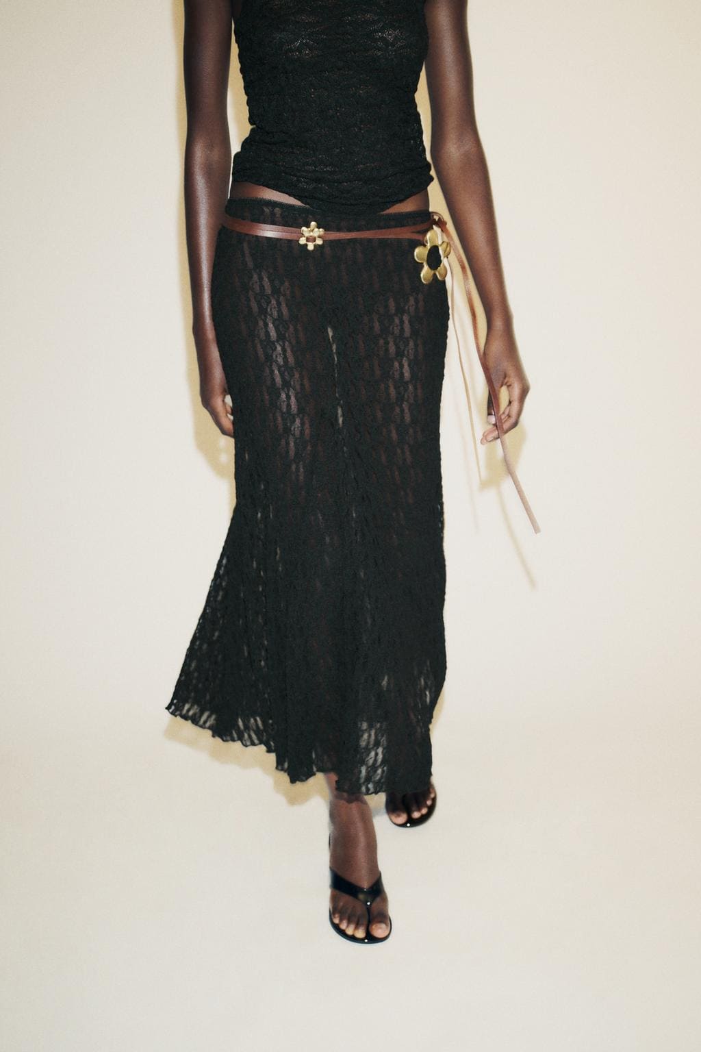 Falda larga evasé de encaje