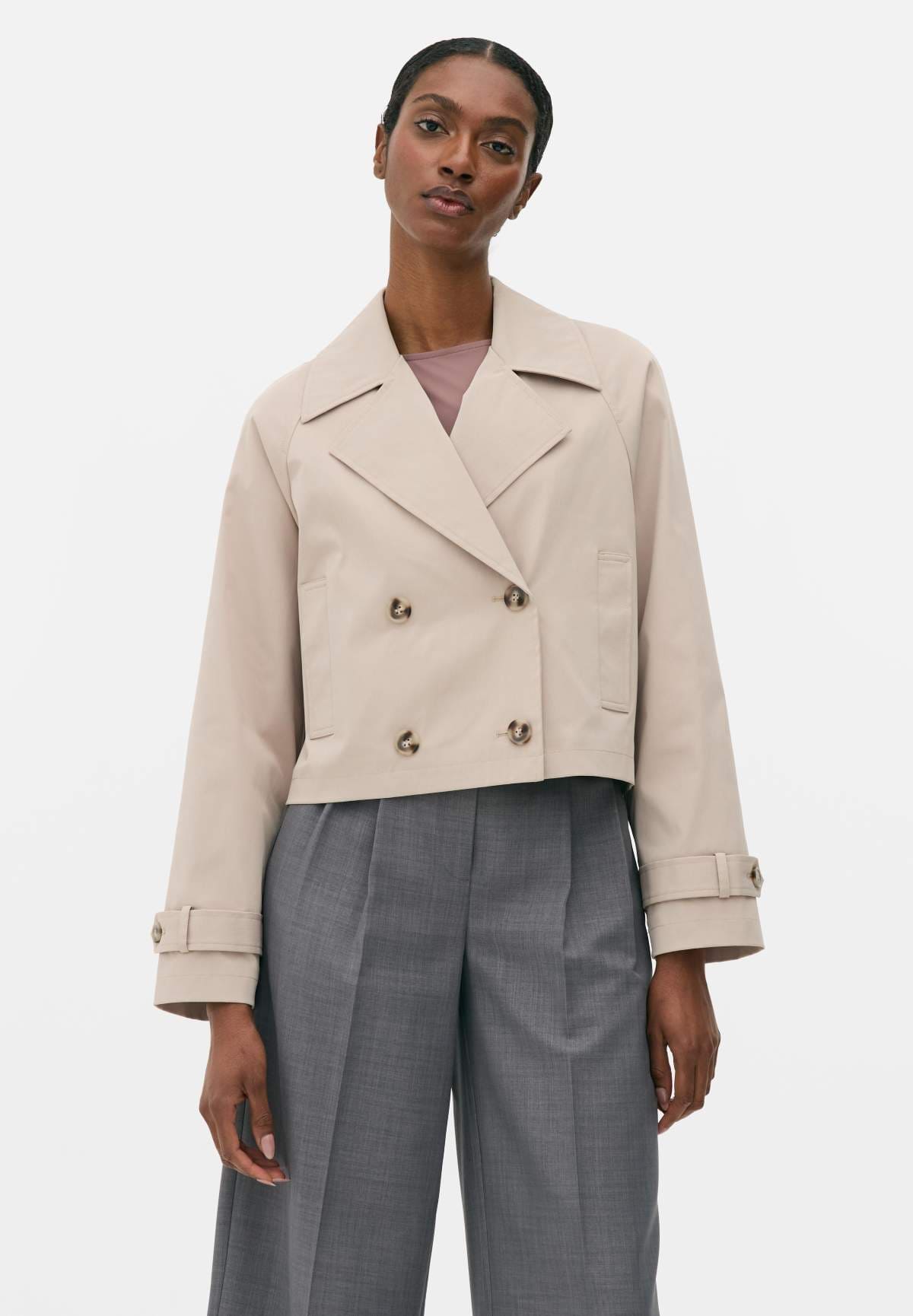 Gabardina corta cuadrada de Primark