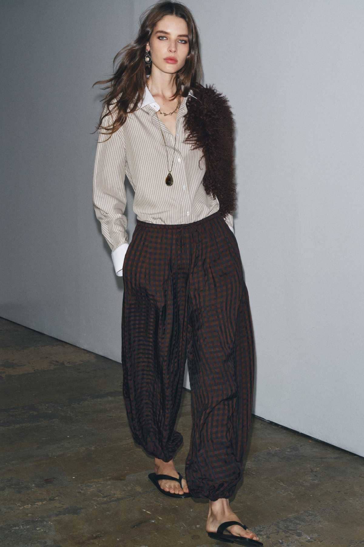 Pantalón bombacho cuadro vichy zw collection de Zara