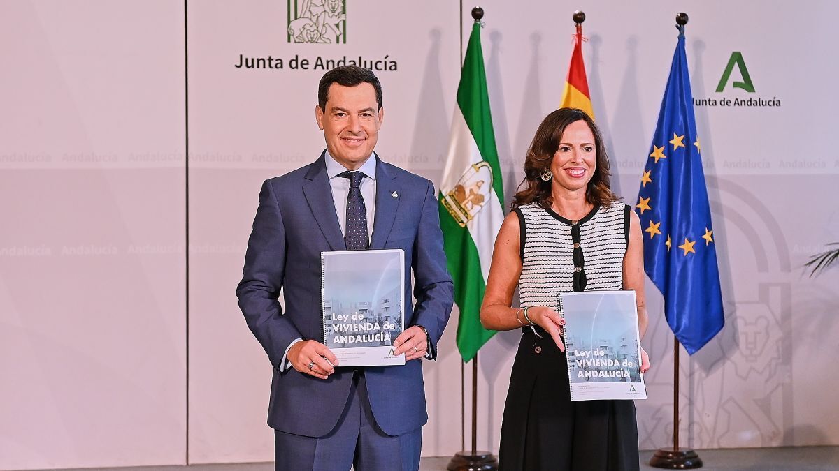 Juanma Moreno y Rocío Díaz presentan la futura Ley de la Vivienda de Andalucía