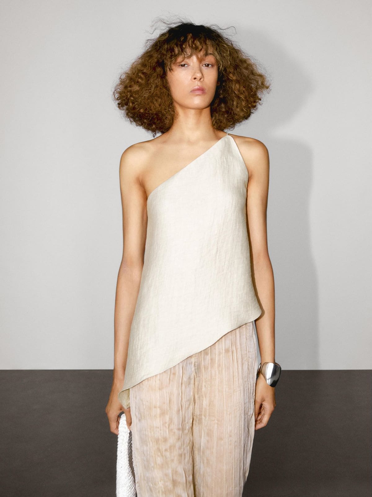 Top asimétrico ligero con mezcla de lino, Massimo Dutti