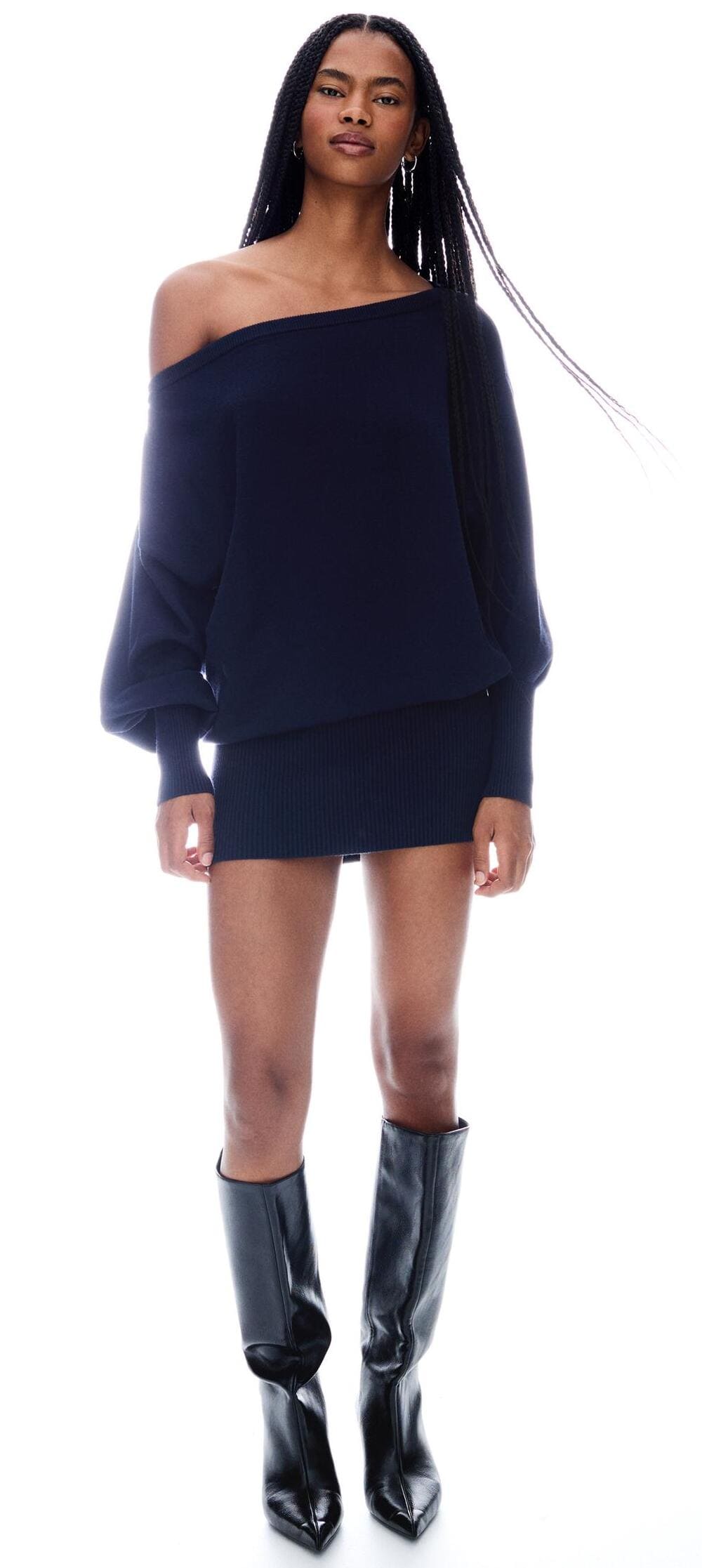 El vestido mini asimétrico con bajo rib en color azul de Bershka