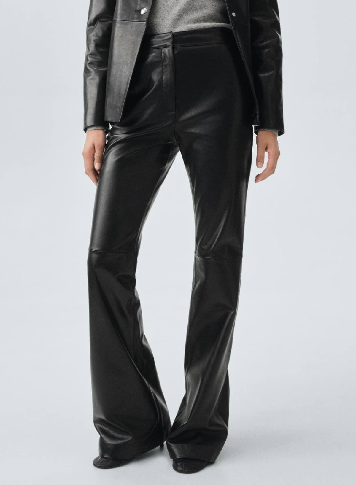 Pantalón flare 100 piel de Mango