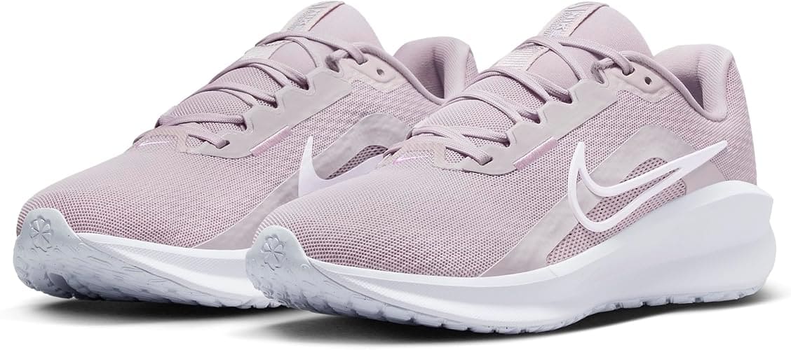 Las zapatillas Nike Downshifter 13 de color rosa en Amazon