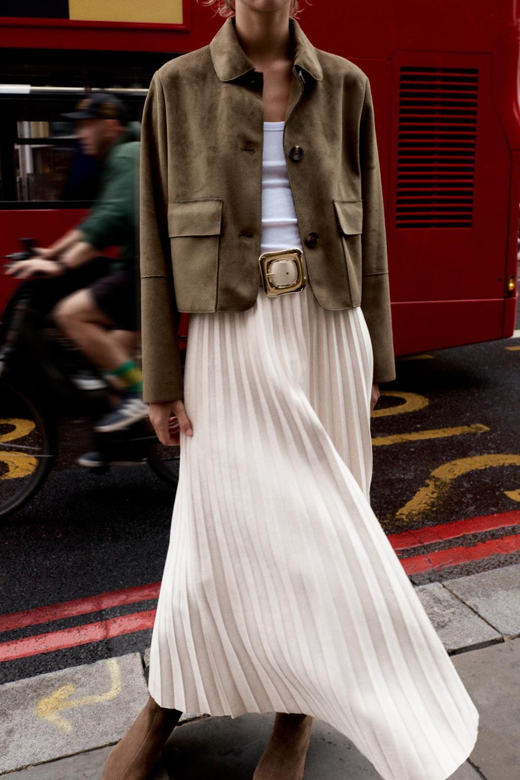 Falda midi plisada efecto ante con cinturón, Zara