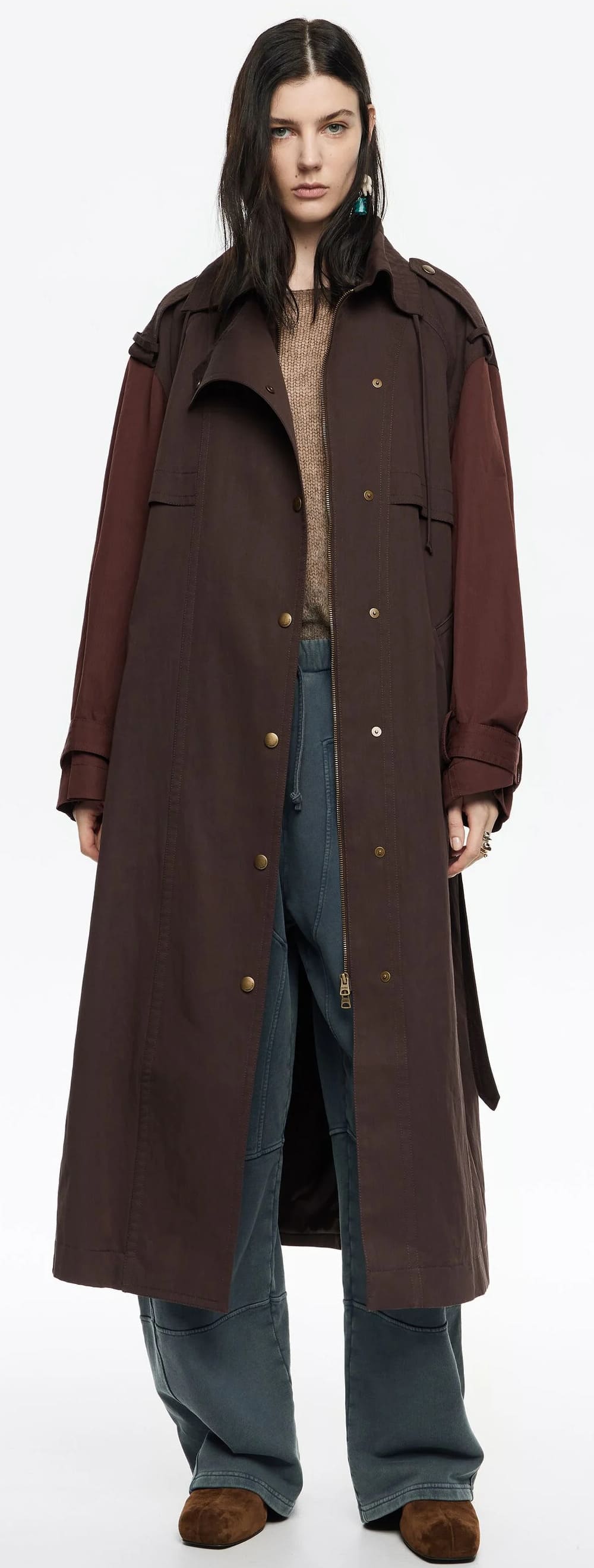 La nueva gabardina maxi bicolor burdeos de Bimba y Lola