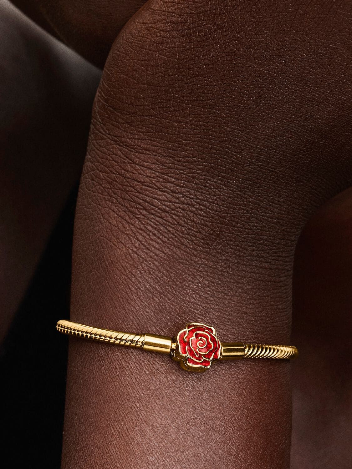 La nueva pulsera Cadena de serpiente con cierre Rosa Encantada de La Bella y la Bestia de Disney en Pandora