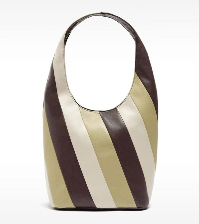 Bolso de hombro con cierre imantado y estampado de rayas