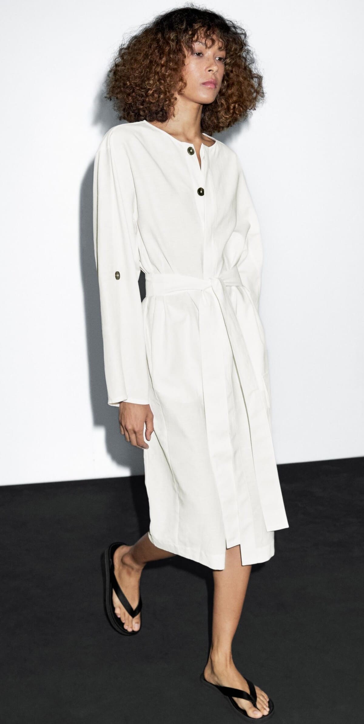 Vestido camisero con detalle de botones a contraste