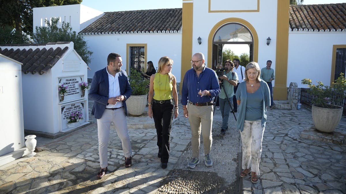 Martínez, en el cementerio de Algar