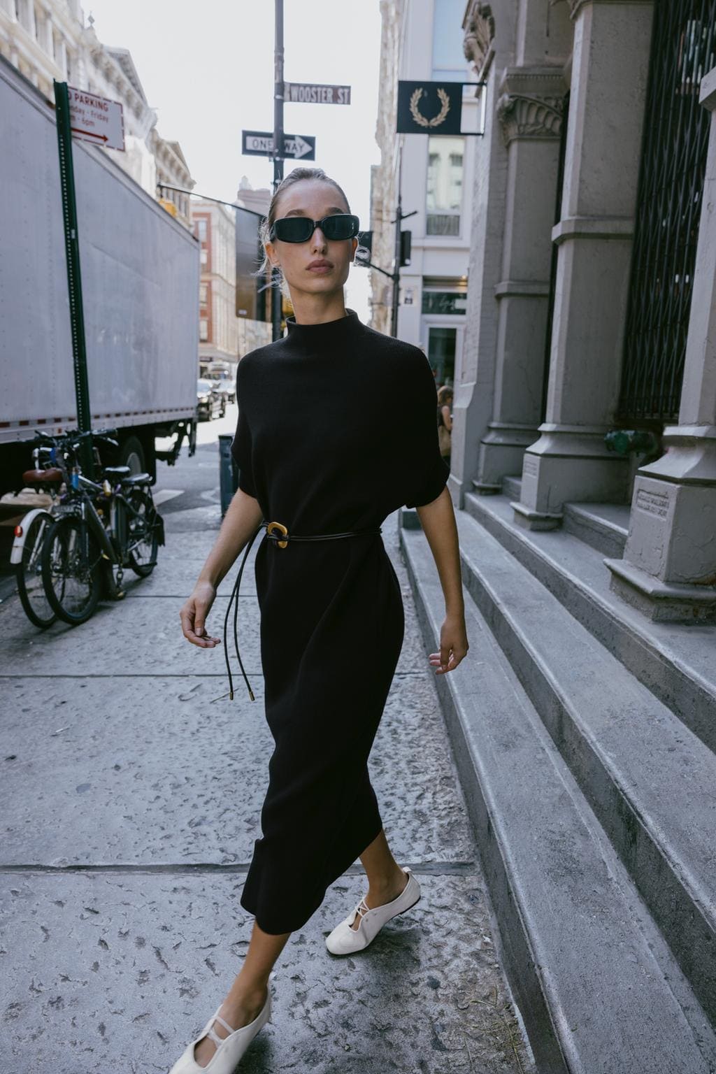 Vestido de punto con cinturón, Zara