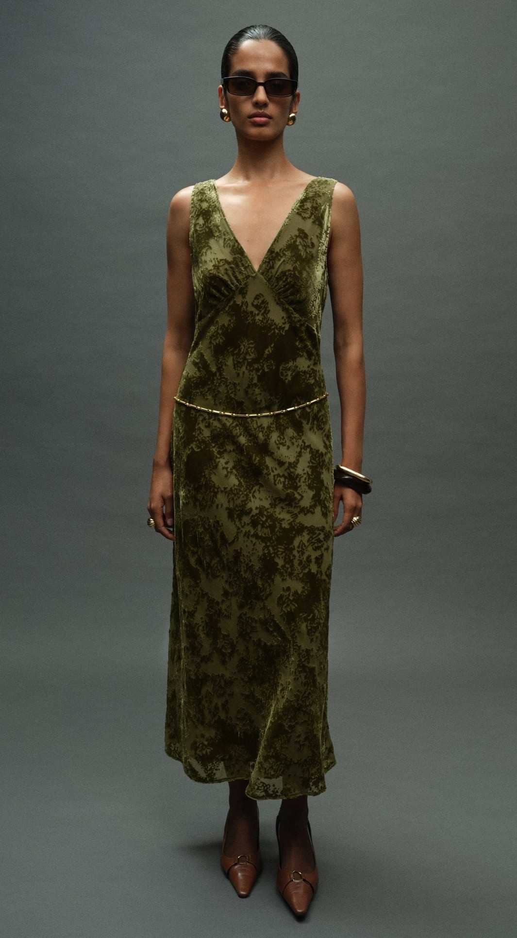 Vestido jacquard cuello pico de Mango