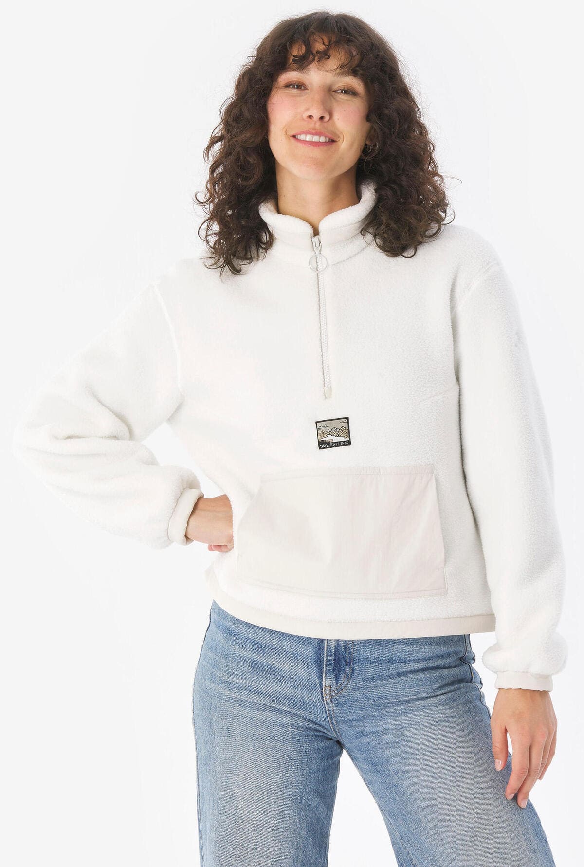 La nueva sudadera polar de montaña y trekking media cremallera sherpa Quechua MH100 en color beige de Decathlon