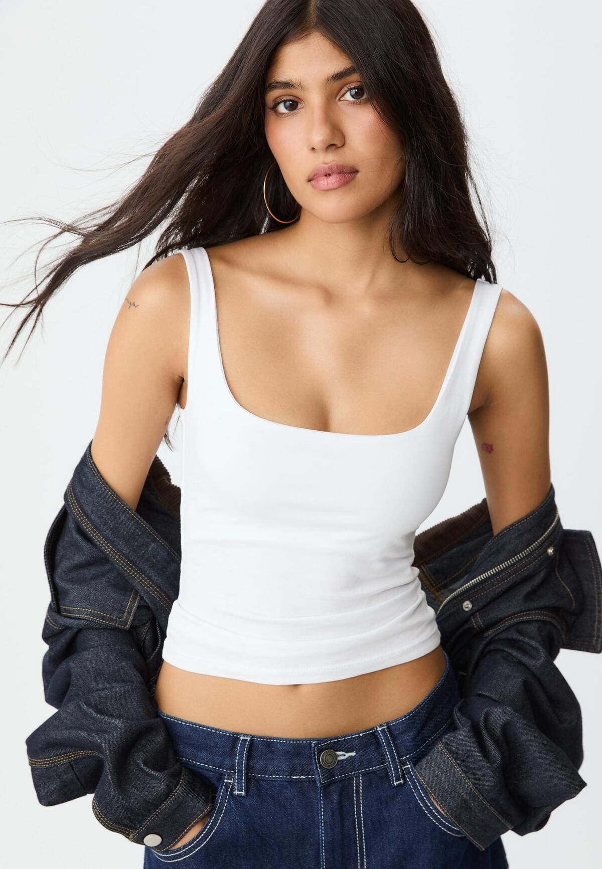 Camiseta de tirantes con escote cuadrado