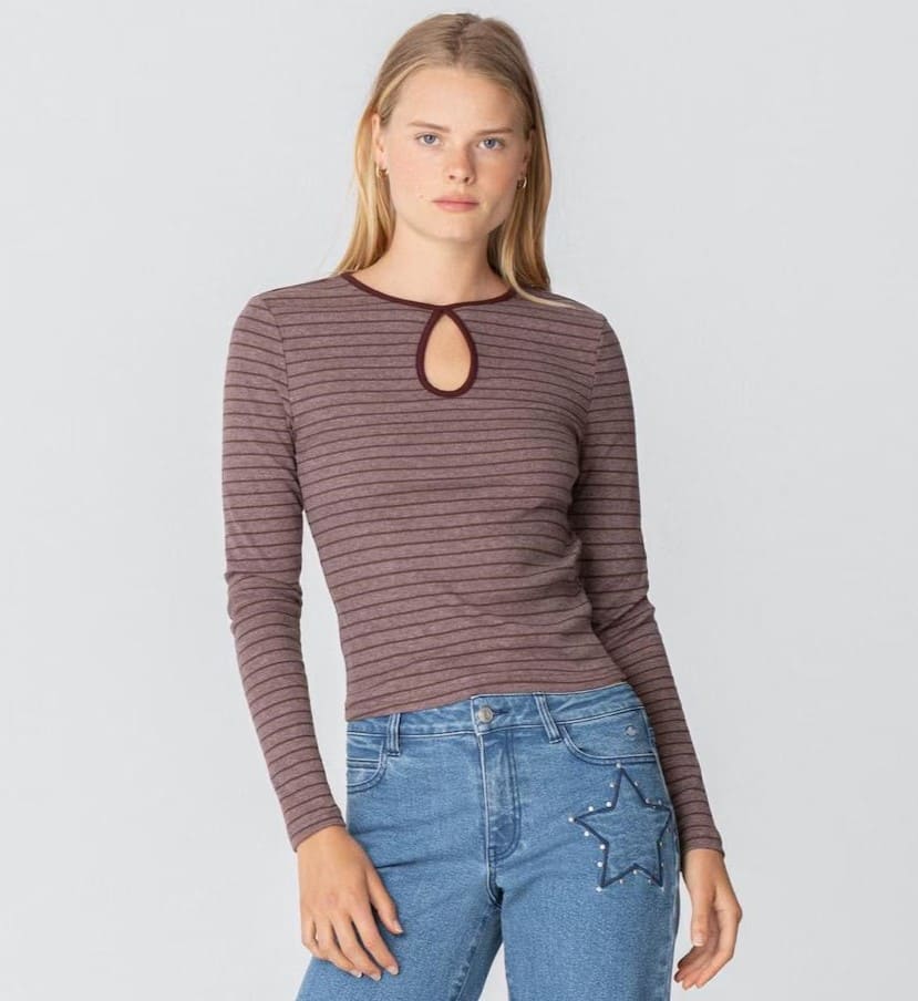 Camiseta de manga larga con rayas y abertura