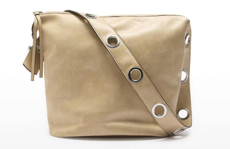 Bolso de hombro efecto craquelado con cierre de cremallera en liso