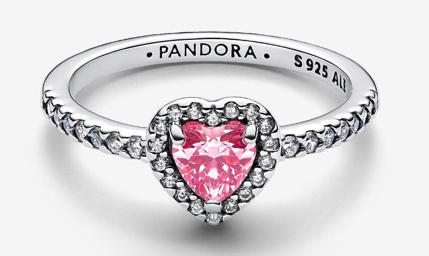 El anillo Corazón Rosa Elevado en plata de primera ley de Pandora
