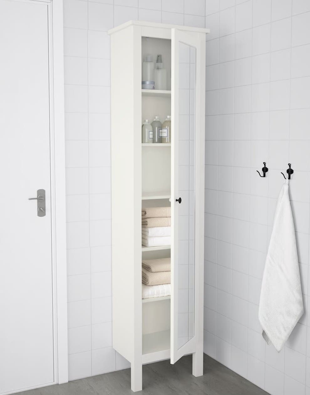 HEMNES Armario alto con espejo de Ikea