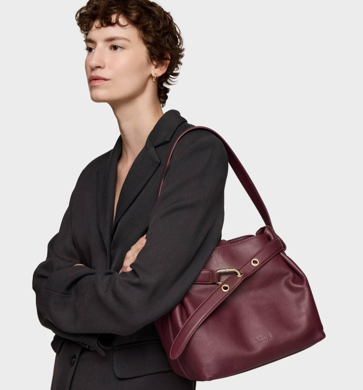Saca mediana de piel burdeos TOUS Hold