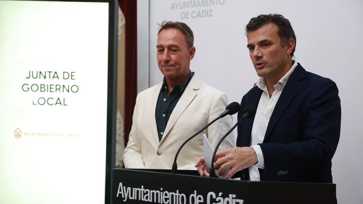 García atiende a los medios tras la celebración de la Junta de Gobierno Local en Cádiz | Cristo García