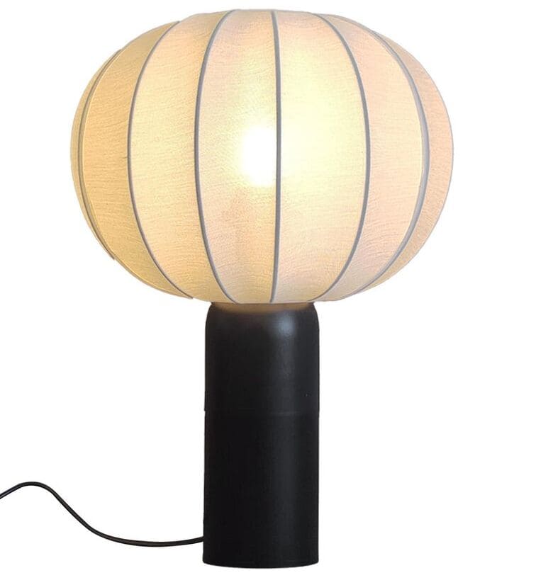 La lámpara de mesa Globo negra de Leroy Merlin