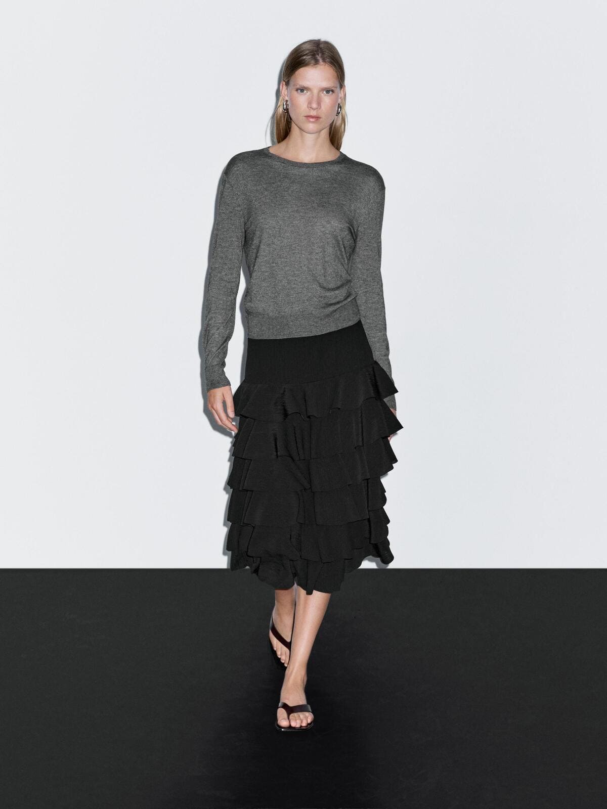 Falda midi de volantes