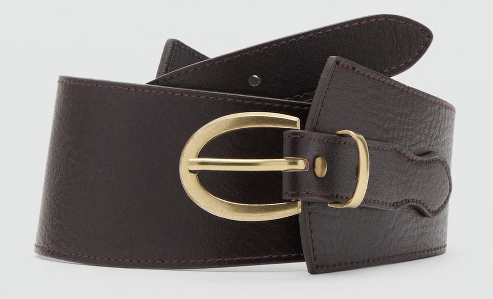 El cinturón fajín de piel en color marrón chocolate de Mango