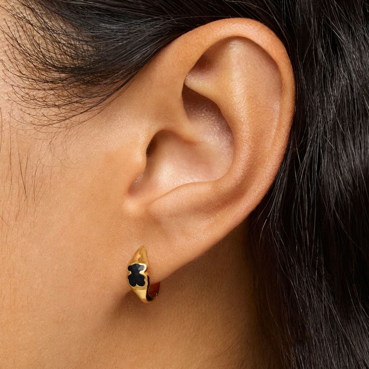 Pendientes de aro con baño de oro 18 kt sobre plata y motivo oso en ónix 10 mm Icon Color de Tous