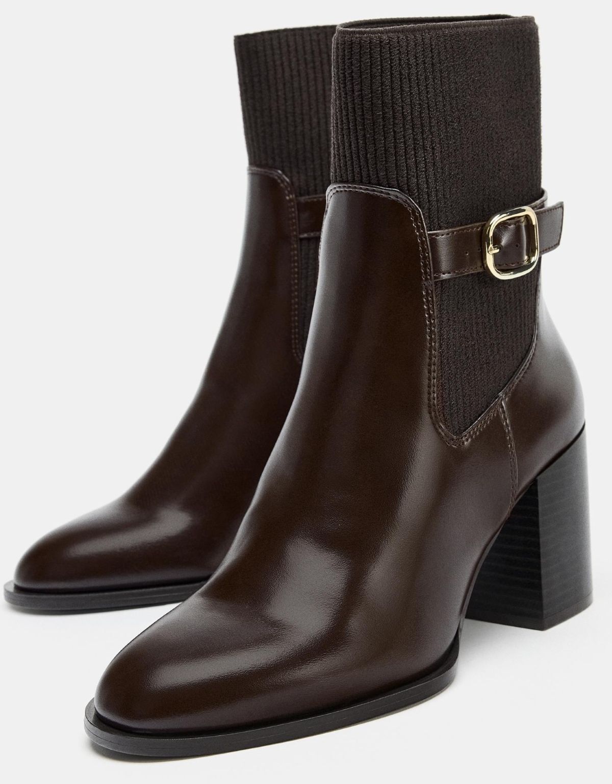 Botín de tacón con caña de tejido de Zara