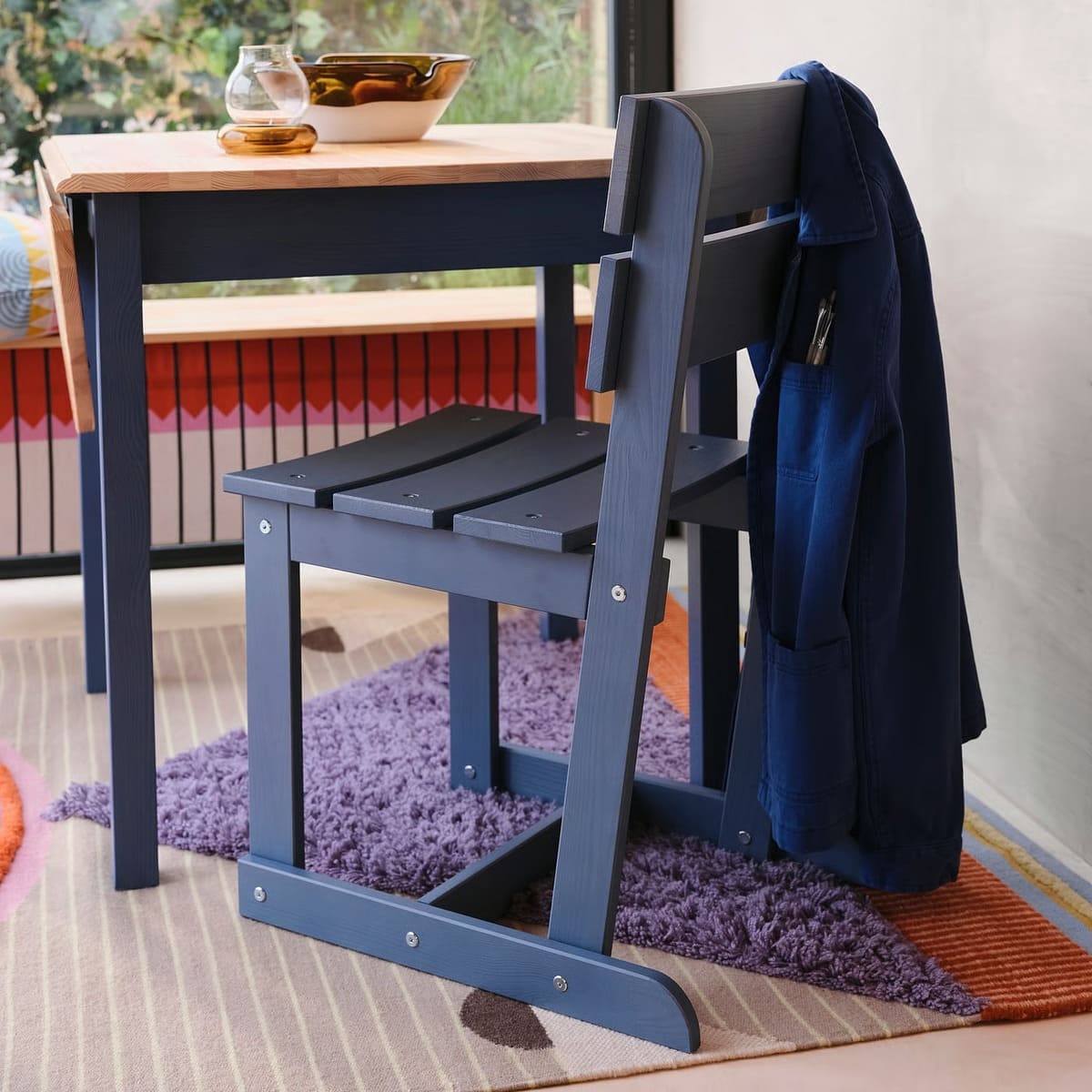 La nueva silla azul de edición limitada OMMJÄNGE de Ikea