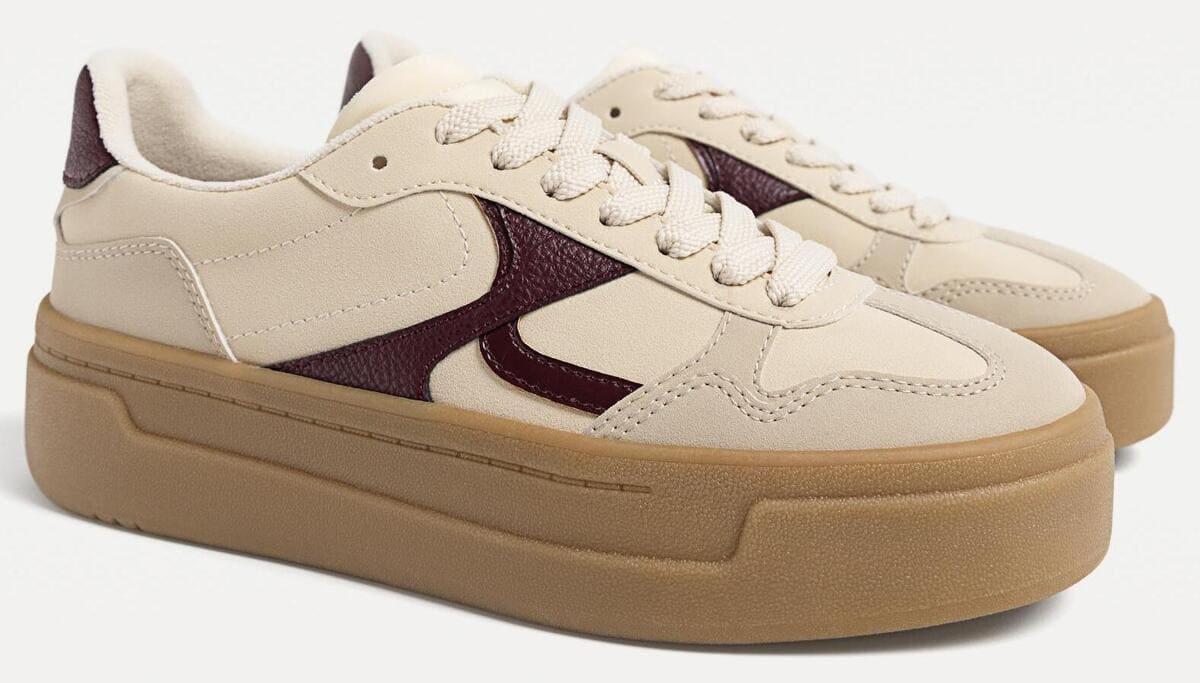 Las zapatillas Flatform en color burgundy de Stradivarius