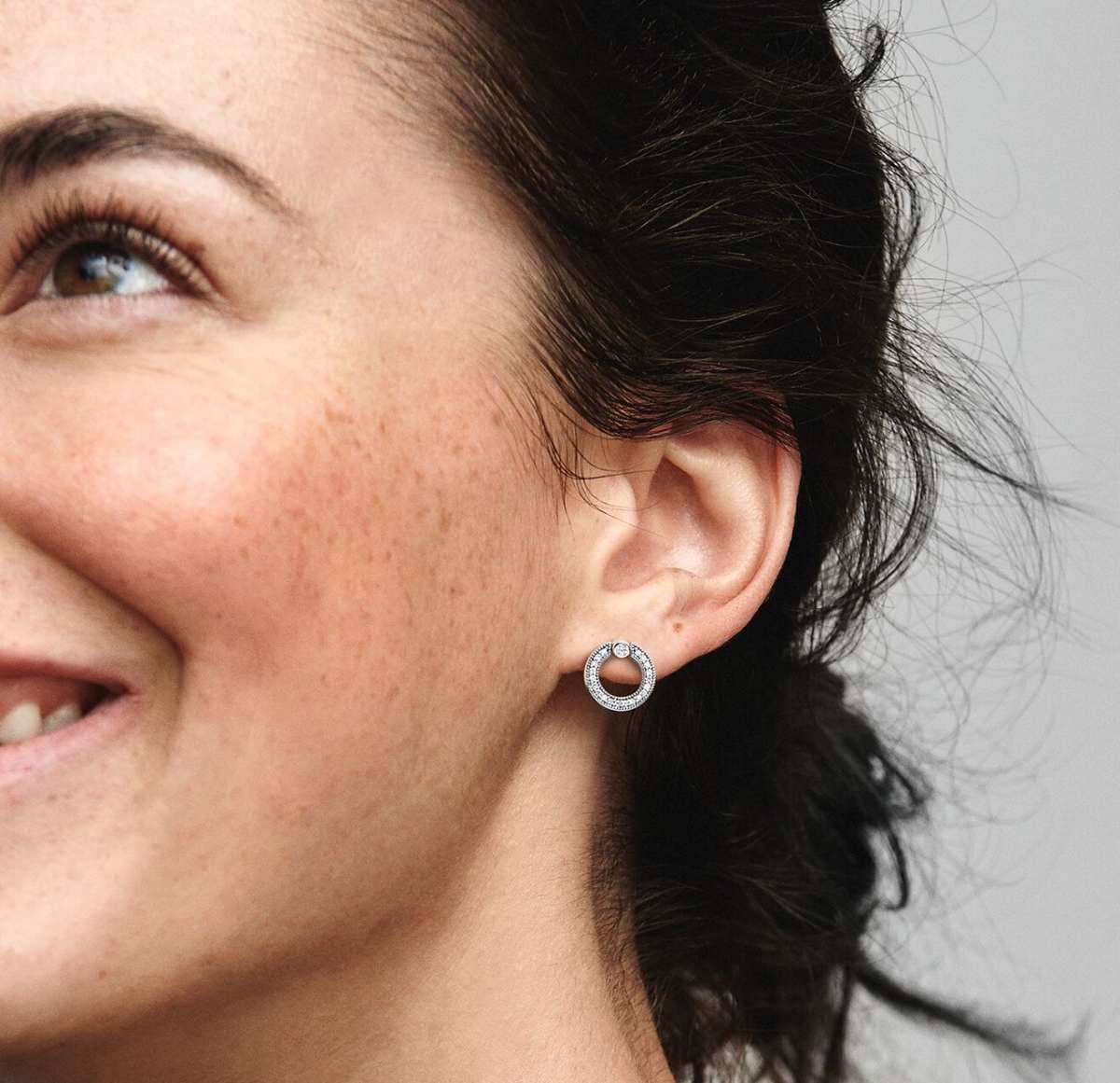 Pendientes de botón Reversibles Círculo en Pavé & Logo de Pandora