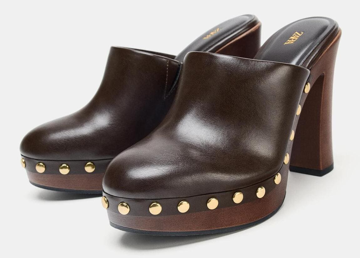 Los zuecos con tacón alto y tachas de Zara