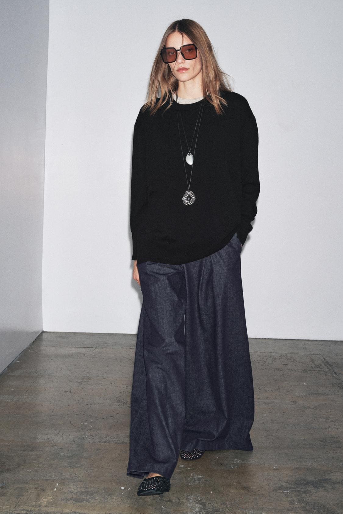 El jersey 100% lana oversize en color negro de Zara