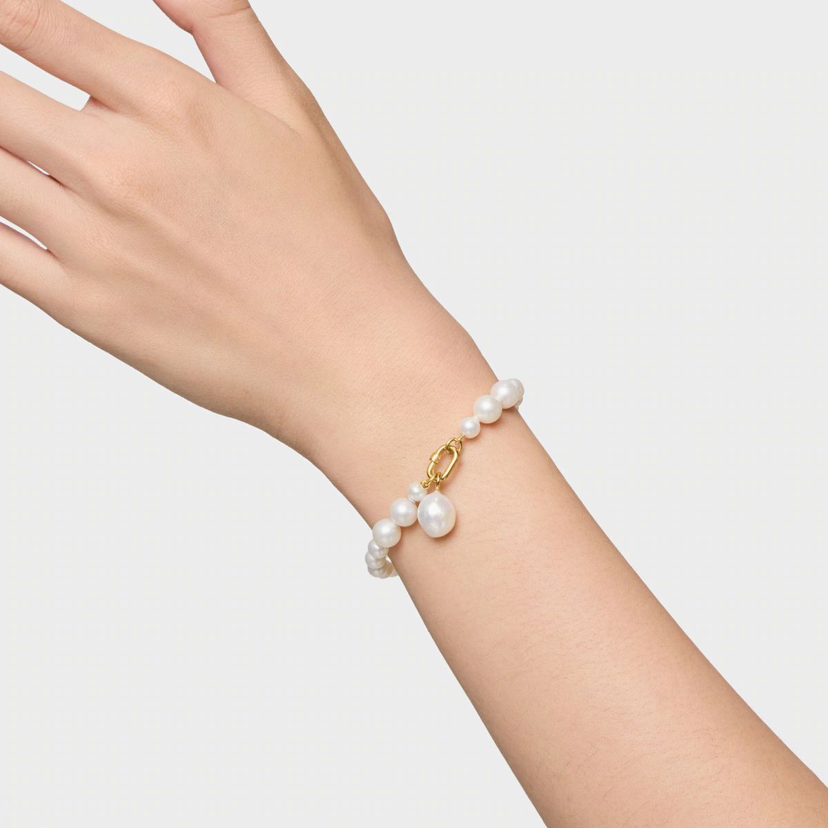 Pulsera de oro y perlas cultivadas Hold Oval de Tous