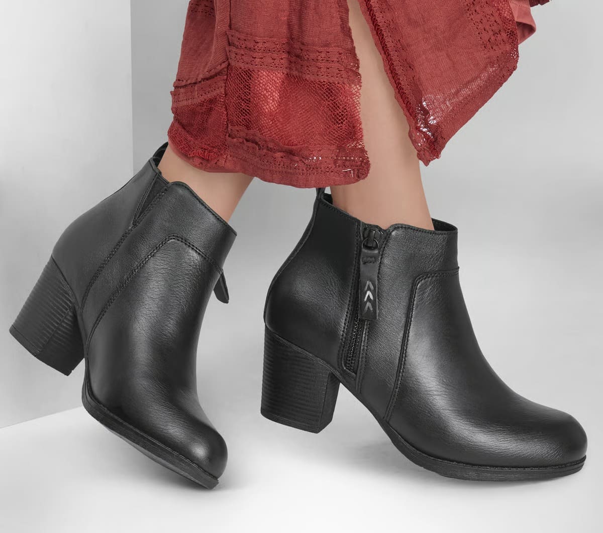 Los nuevos botines con tacón Taxi - Night in Town en color negro de Skechers