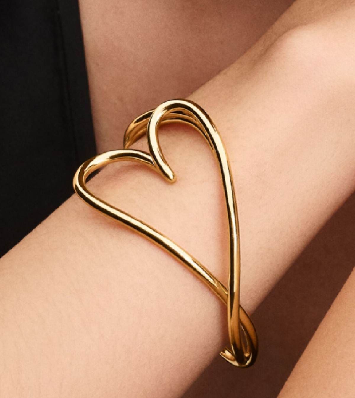 Pulsera Rígida Corazón Forma Orgánica de Pandora