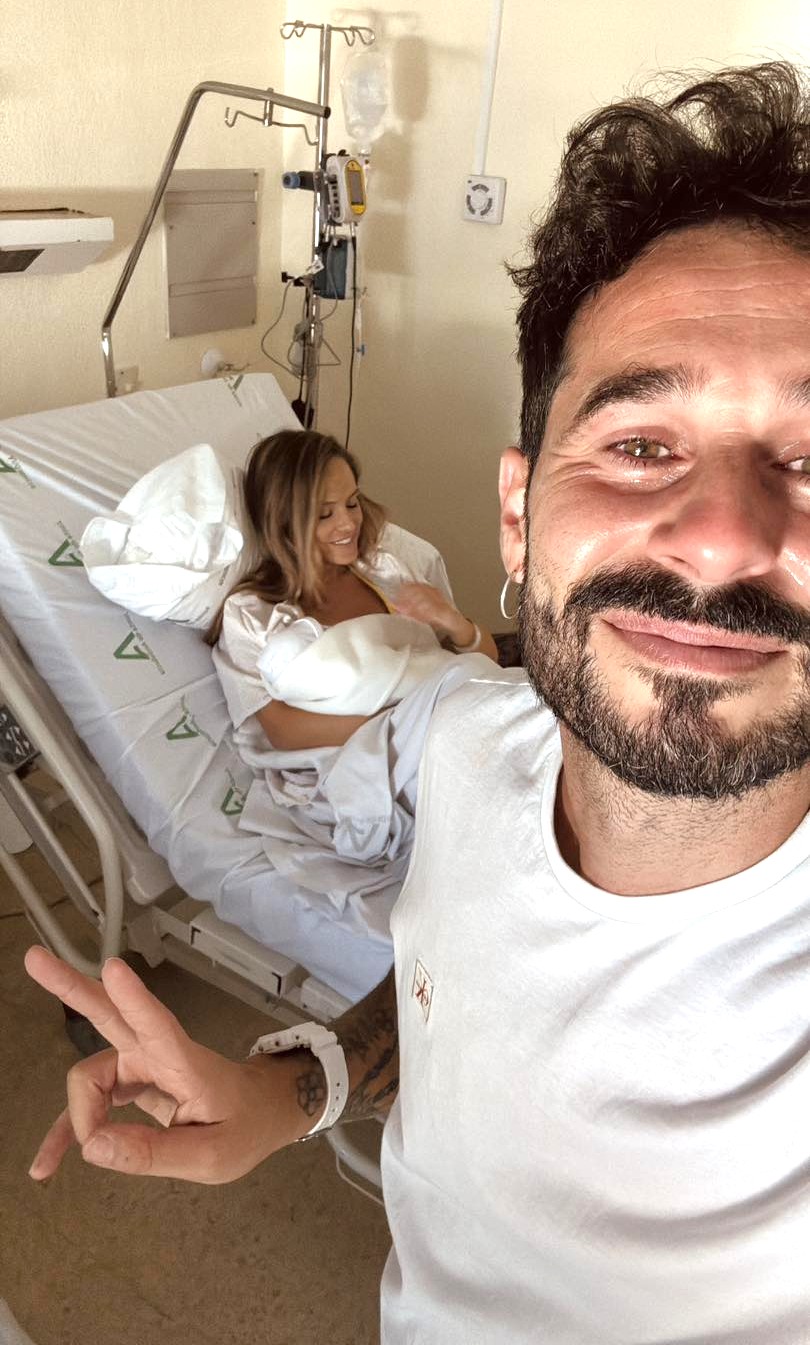 Primer selfie de Antoñito Molina junto a su familia en el Hospital de Jerez