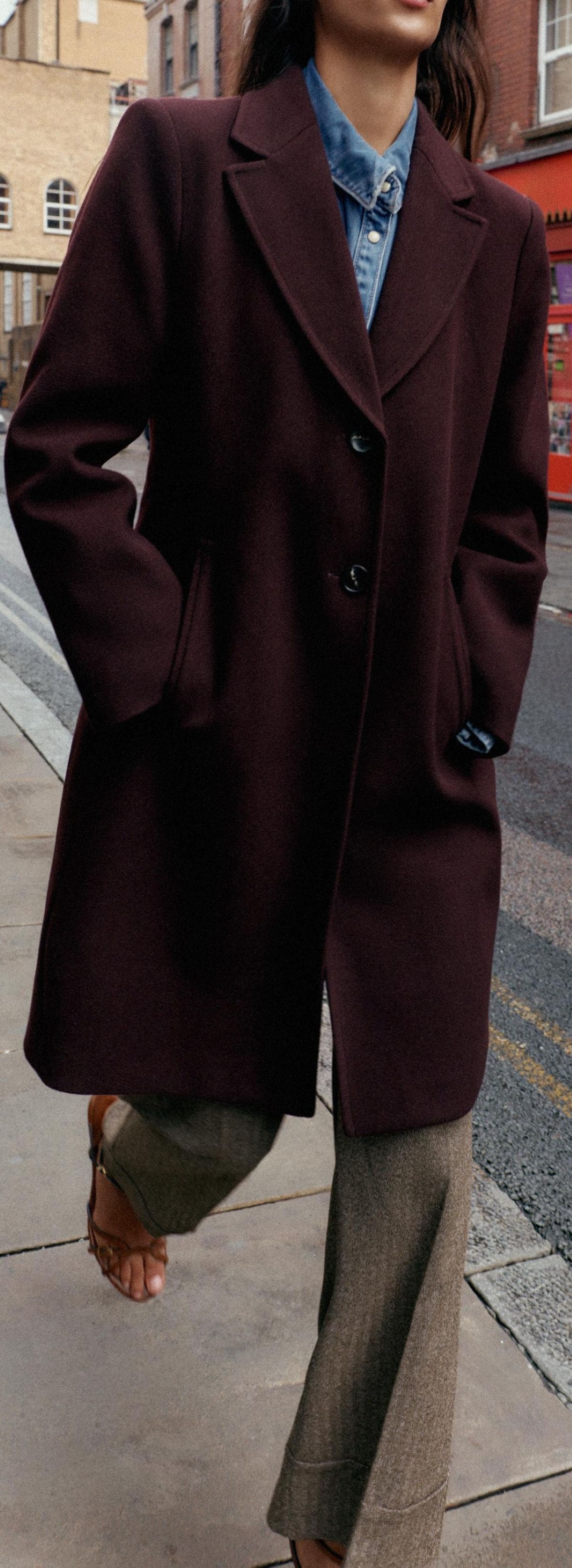 Abrigo hombreras soft de Zara