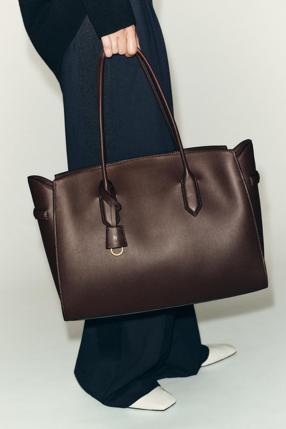 El nuevo bolso shopper de hombro de Zara