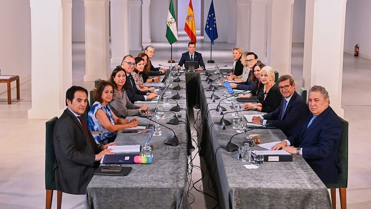 Juanma Moreno ha presidido la reunión del Consejo de Gobierno | Salvador López Medina