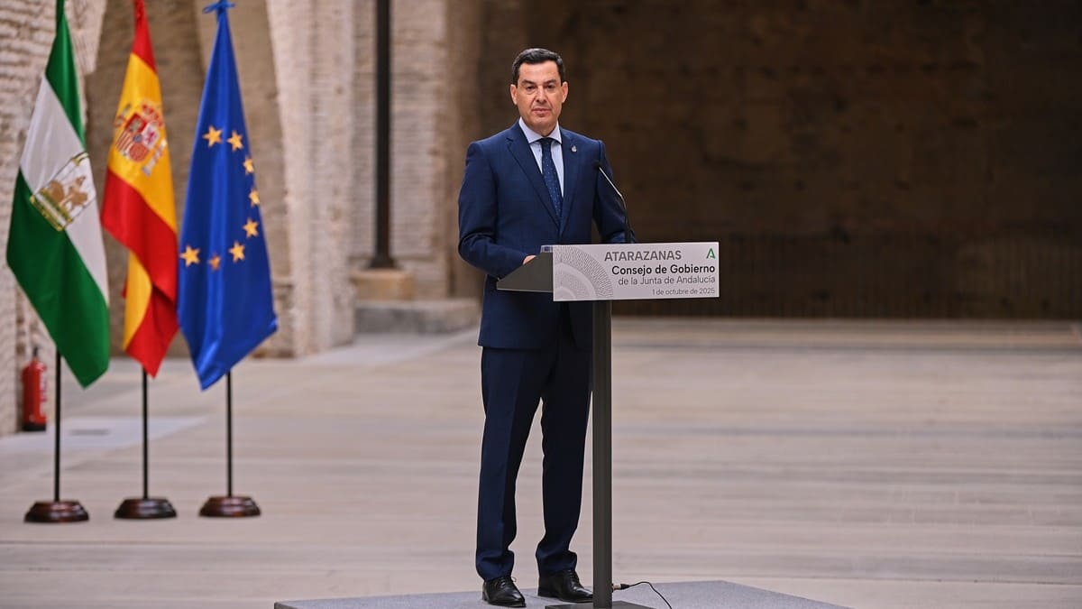 El presidente andaluz, durante su atención a los medios | Salvador López Medina