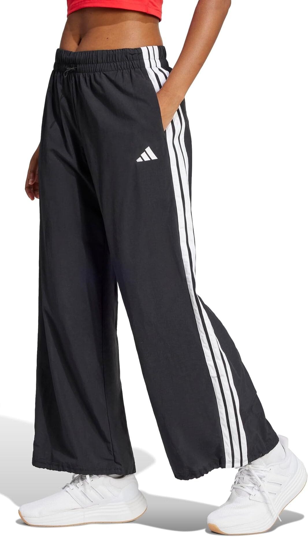 Pantalón Parachute Adidas Essentials 3-Stripes en Amazon