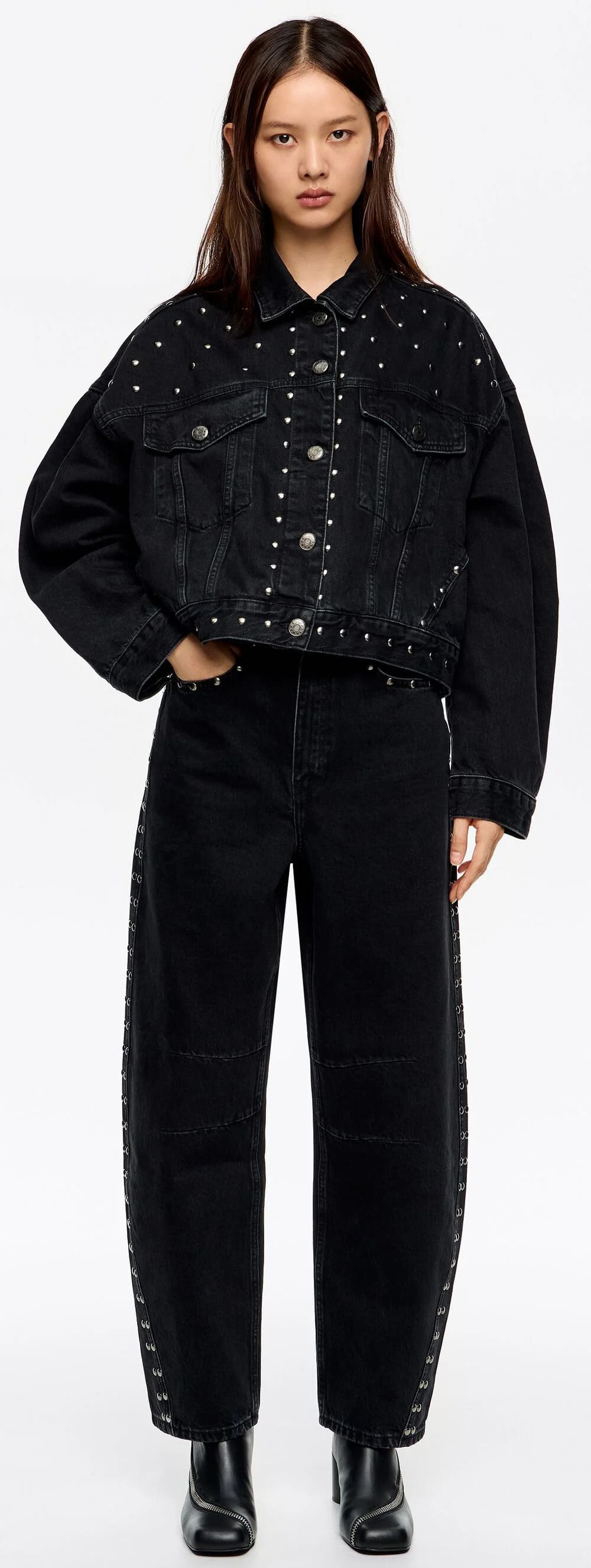 Cazadora denim con remaches negra de Bimba y Lola