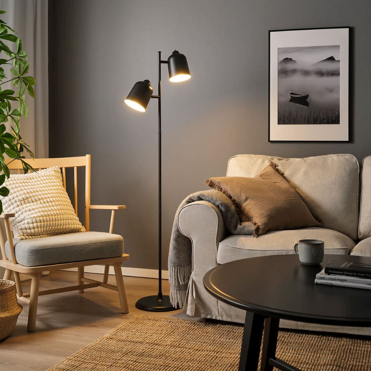 Lámpara de pie de la serie KLÖVING de Ikea