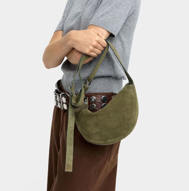 Bandolera de piel estilo hobo con cierre de cremallera en liso