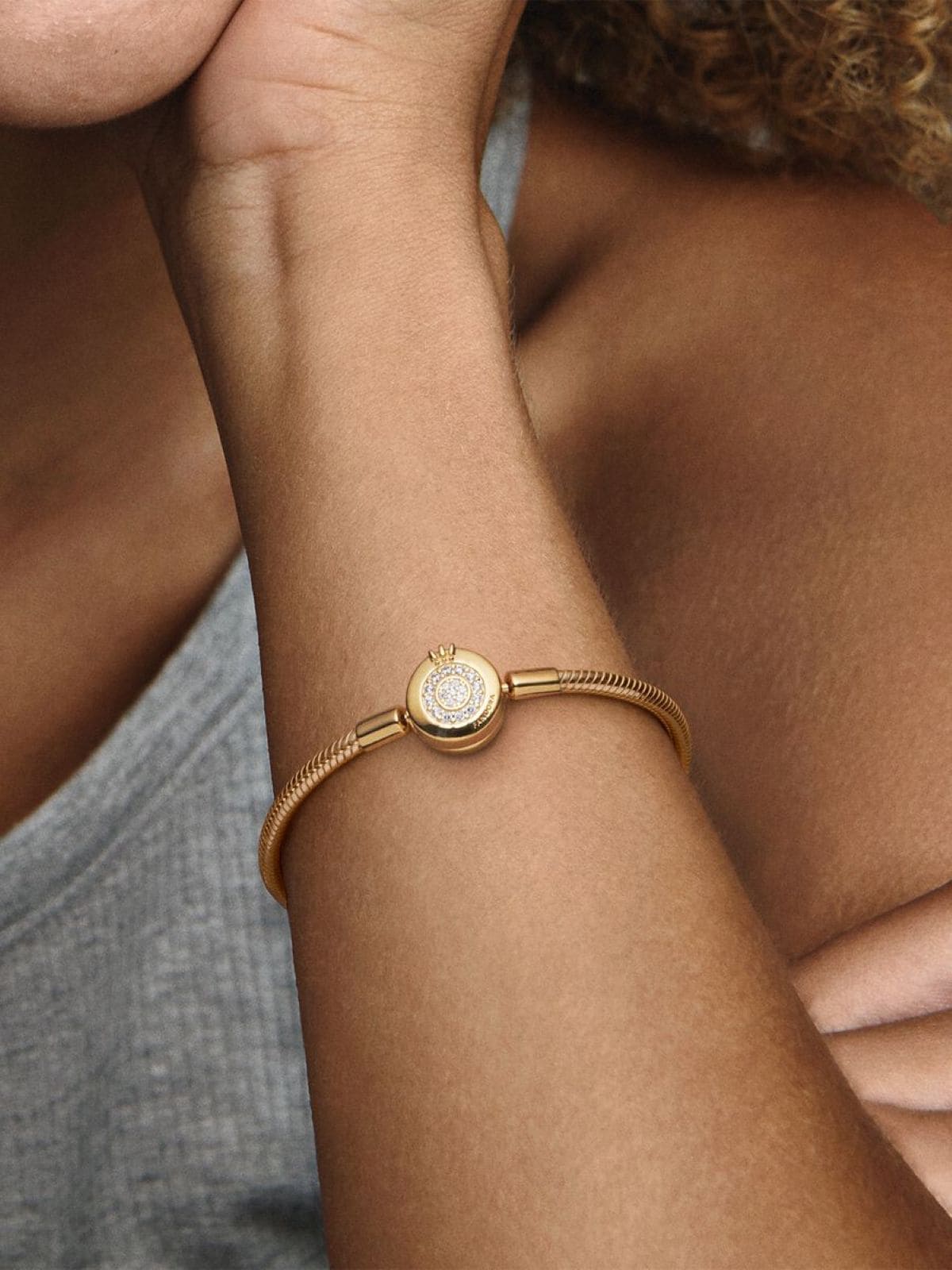 Pulsera de cadena de serpiente O coronada brillante de Pandora